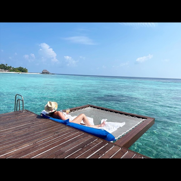 Hi Beautiful Ladies! From my closet to yours, feel beautiful and  fabulous 🤍 - Picture 4 of 8